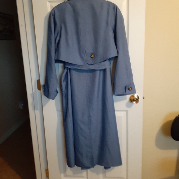 Rain dress jacket w attached tie belt in front - Picture 2 of 3